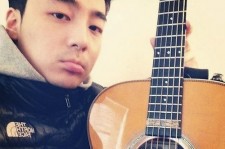 人気歌手ロイ・キム、ギターと共に近況報告！