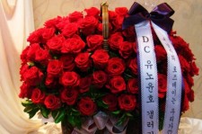 韓国、14日はローズデー　ファンがバラ100本をユンホにプレゼント