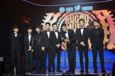 SUPER JUNIOR-M、中国の音楽授賞式で「アジア最高グループ賞」を受賞！