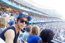 CNBLUE チョン・ヨンファ、アメリカL.Aへ！　『Korea Night』直前、ドジャーススタジアムで野球観戦。