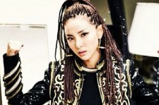 2NE1のダラ、デビュー10年目を迎えて腹筋を誇る 「変わったのは数字だけ！」