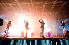 2NE1、インドネシア・コンサートを盛況のうちに終了　