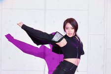 T-ARAジヨン、紫のシルエットを使った艶やかなステージを披露！「DREAM CONCERT 2014」に登場