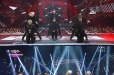 EXO-K、「ミュージックバンク」上半期決算特集番組に出演・・・ベクヒョン、熱愛”発覚”後に初の公式舞台