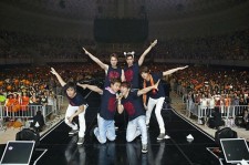 神話、4年半ぶりの来日ツアー「SHINHWA 2012 Grand Tour」横浜・神戸公演オフィシャル写真【写真5枚】
