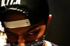 BIGBANGのG-DRAGON、強烈な目つきのセルフショットを公開！