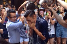 SUPER JUNIORシウォン、水も滴るいい男？ずぶ濡れにされている写真を公開