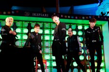 K-POPイケメンボーイズグループNU’EST（ニューイースト）イクスピアリでのシークレットライブに1000人のファンが殺到！