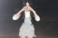 4Minute ヒョナ、脚線美が目立つ日常写真を公開　”可愛い手ハート”　